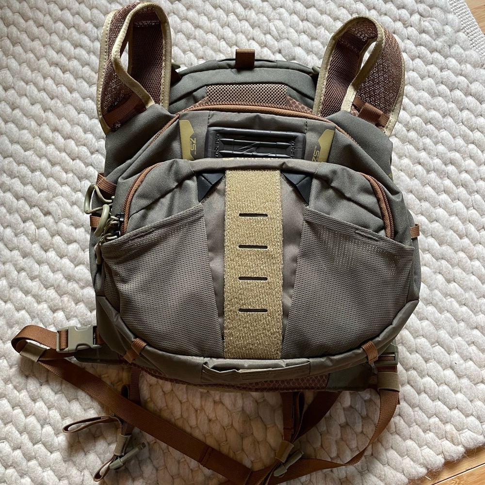 Umpqua Fly Fishing Chest Pack